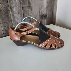 Clarks Sandals Womens 9.5 Brown Leather Slingback Ankle Strap